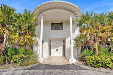 Two bedroom/ Two full bath condo located in the wonderful - photo 1