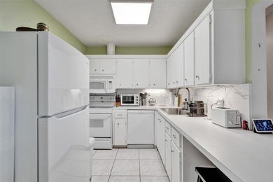 Two bedroom/ Two full bath condo located in the wonderful - photo 3