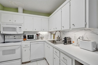 Two bedroom/ Two full bath condo located in the wonderful - photo 5