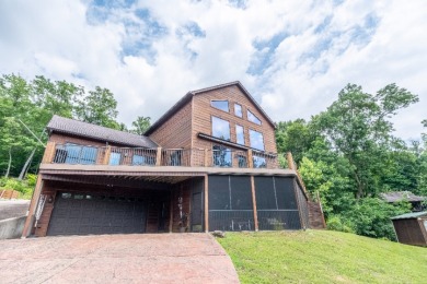 Stunning Lakefront Manor with 3 Large Bedroom Suites! - photo 41