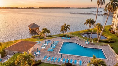Immaculately maintained + bright, this airy 2/2 waterfront villa - photo 38