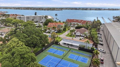 Immaculately maintained + bright, this airy 2/2 waterfront villa - photo 46