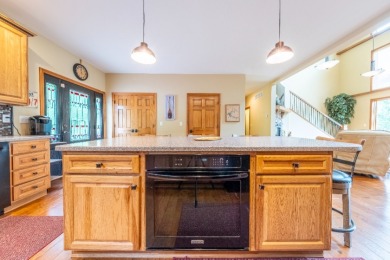 Stunning Lakefront Manor with 3 Large Bedroom Suites! - photo 4