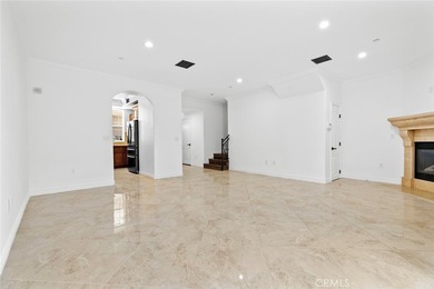 Prime location in Glendale! Beautiful and spacious TownHouse - photo 20
