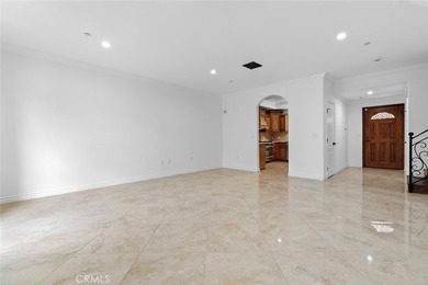 Prime location in Glendale! Beautiful and spacious TownHouse - photo 21