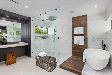 Welcome to a stunning new luxury home in the heart of Pinecrest - photo 22