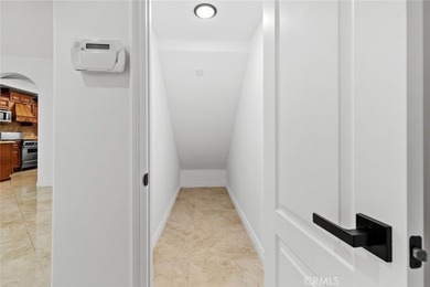 Prime location in Glendale! Beautiful and spacious TownHouse - photo 22