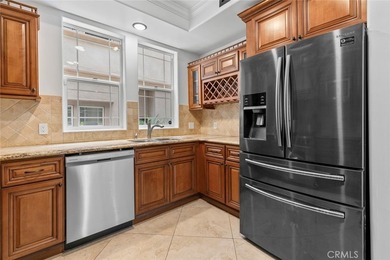 Prime location in Glendale! Beautiful and spacious TownHouse - photo 24