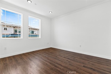 Prime location in Glendale! Beautiful and spacious TownHouse - photo 30
