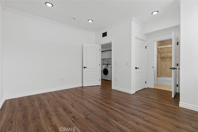 Prime location in Glendale! Beautiful and spacious TownHouse - photo 32