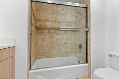 Prime location in Glendale! Beautiful and spacious TownHouse - photo 33