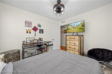 Beautifully updated 3-bedroom, 3 full bath ranch situated on a - photo 34