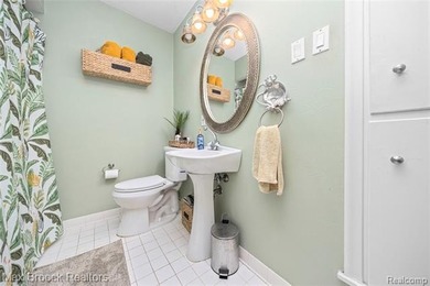 Beautifully updated 3-bedroom, 3 full bath ranch situated on a - photo 35