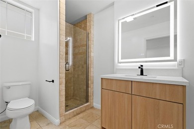 Prime location in Glendale! Beautiful and spacious TownHouse - photo 42