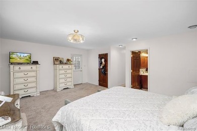 Beautifully updated 3-bedroom, 3 full bath ranch situated on a - photo 43