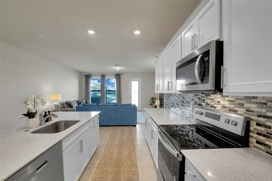 Experience luxury living in the gated community of Oak Tree! - photo 8