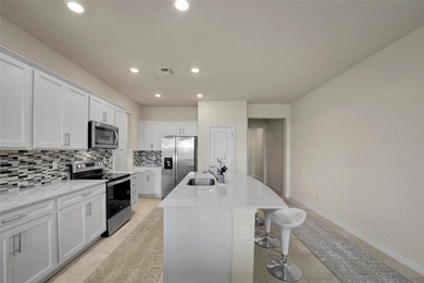 Experience luxury living in the gated community of Oak Tree! - photo 9