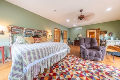 Stunning Lakefront Manor with 3 Large Bedroom Suites! - photo 15