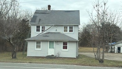 This colonial-style home features three bedrooms, two full baths - photo 2