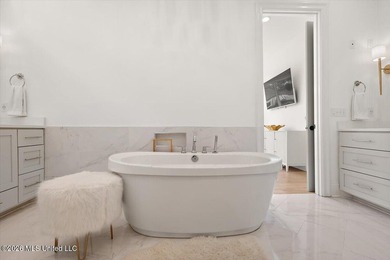 Stunning home with scenic views of 18th hole on Reunion's - photo 24