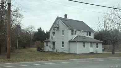 This colonial-style home features three bedrooms, two full baths - photo 4