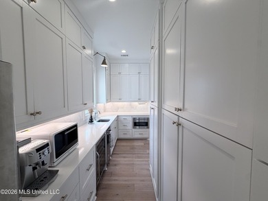 Stunning home with scenic views of 18th hole on Reunion's - photo 33