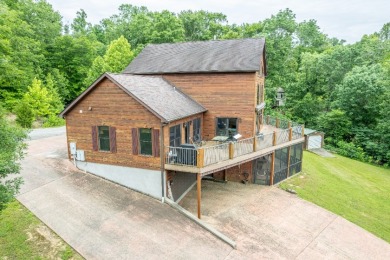 Stunning Lakefront Manor with 3 Large Bedroom Suites! - photo 46