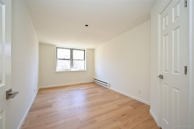 Turn-key brick 2-family in prime Bayside! Great investment - photo 13