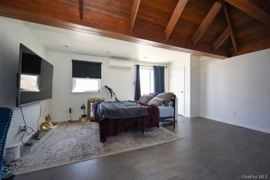 Turn-key brick 2-family in prime Bayside! Great investment - photo 16