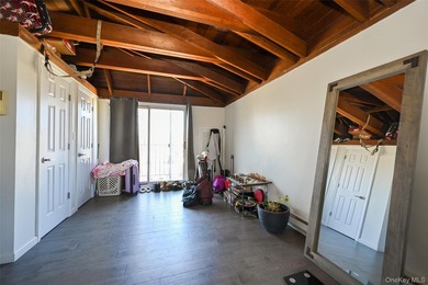 Turn-key brick 2-family in prime Bayside! Great investment - photo 18