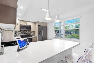 This beautiful and bright all remodeled apartment offer 3