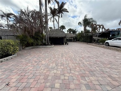 Enjoy sweeping panoramic views from this exceptional 3,031 sq ft - photo 2