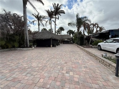 Enjoy sweeping panoramic views from this exceptional 3,031 sq ft - photo 3