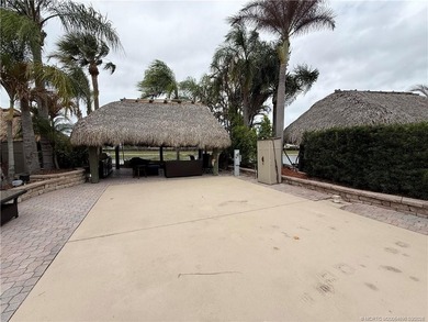 Gorgeous RV lot located in a gated, luxury Class A-only - photo 4