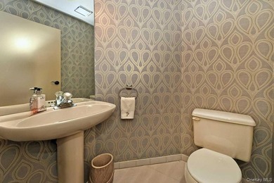 WELCOME TO THIS STUNNING AND SPACIOUS END UNIT TOWNHOUSE - photo 11