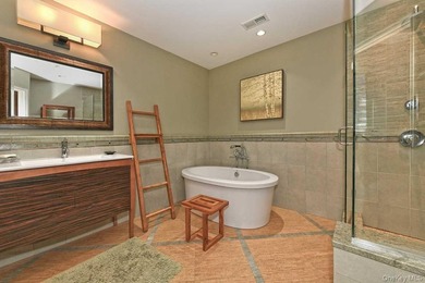 WELCOME TO THIS STUNNING AND SPACIOUS END UNIT TOWNHOUSE - photo 14