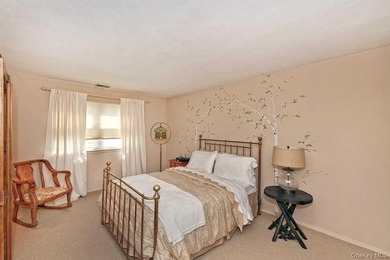 WELCOME TO THIS STUNNING AND SPACIOUS END UNIT TOWNHOUSE - photo 17