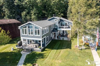 Devils Lake Home For Sale in Addison Junction Michigan