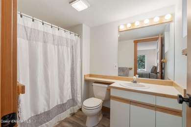 Experience true ski-in/ski-out living at Schweitzer Mountain - photo 25