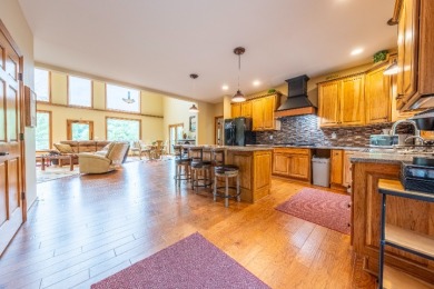 Stunning Lakefront Manor with 3 Large Bedroom Suites! - photo 2
