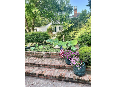 STEP INTO A PIECE OF NATCHEZ HISTORY WITH THE BREATHTAKING OAK - photo 9