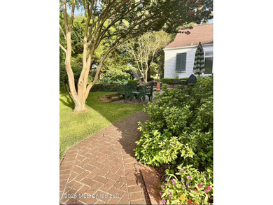 STEP INTO A PIECE OF NATCHEZ HISTORY WITH THE BREATHTAKING OAK - photo 10