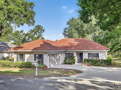 description: Beneath the shade of grand oaks, this updated 3-bed - photo 1