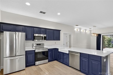 description: Beneath the shade of grand oaks, this updated 3-bed - photo 5