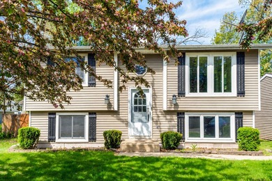 Pell Lake Home Active Under Contract in Genoa City Wisconsin