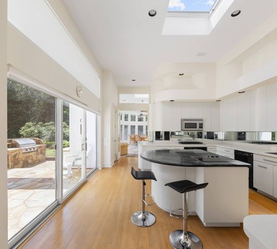 Introducing a breathtaking East Hampton contemporary sanctuary - photo 9