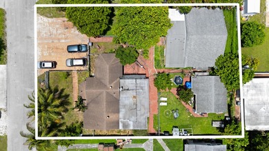 Located on an expansive lot, almost 14,000 sq ft, 4373 Venus Ave - photo 20