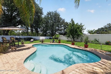 Welcome home to this beautifully maintained property featuring a - photo 2