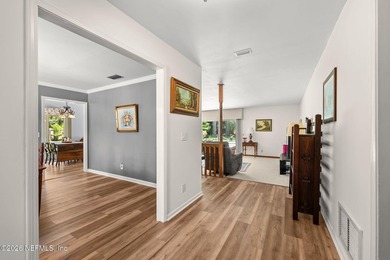 Updated brick 4-bedroom, 2.5-bathroom pool home on a cul-de-sac - photo 9