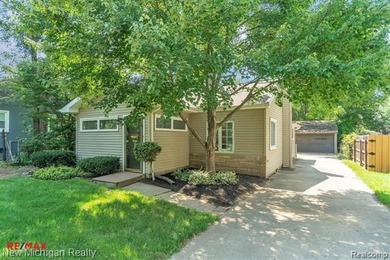 GREAT LOCATION----Well maintained and spacious ranch with - photo 2